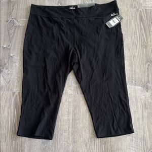 NWT - Plus Size Spalding Black Workout Capris
